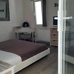 15' Cité De Carcassonne, Au Calme, Petit-déjeuner Et Jacuzzi En Supplément Pensión