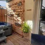 Pensión 15' Cité De Carcassonne, Au Calme, Petit-déjeuner Et Jacuzzi En Supplément