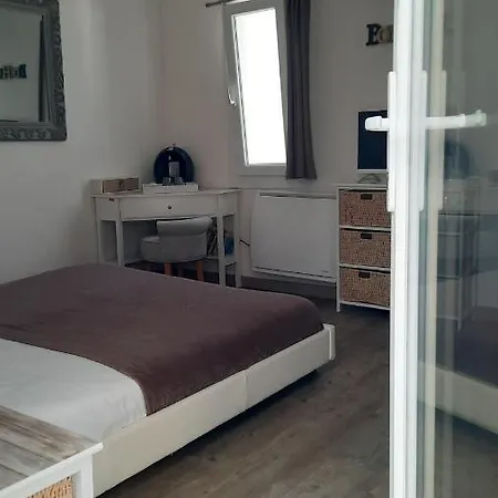 15min De La Cite De Carcassonne Dans Petit Village, Au Calme, Petit-dejeuner Et Jacuzzi En Supplement ゲストハウス