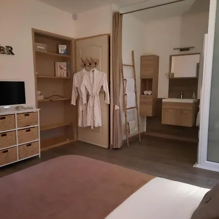 15min De La Cite De Carcassonne Dans Petit Village, Au Calme, Petit-dejeuner Et Jacuzzi En Supplement 3* Malves-en-Minervois