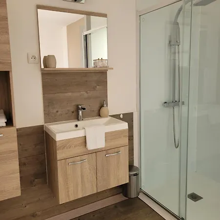 15min De La Cite De Carcassonne Dans Petit Village, Au Calme, Petit-dejeuner Et Jacuzzi En Supplement 3*