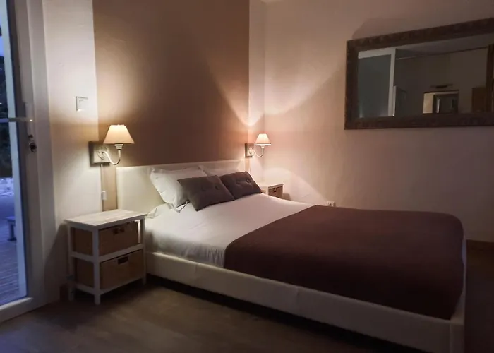 15min De La Cite De Carcassonne Dans Petit Village, Au Calme, Petit-dejeuner Et Jacuzzi En Supplement Malves-en-Minervois