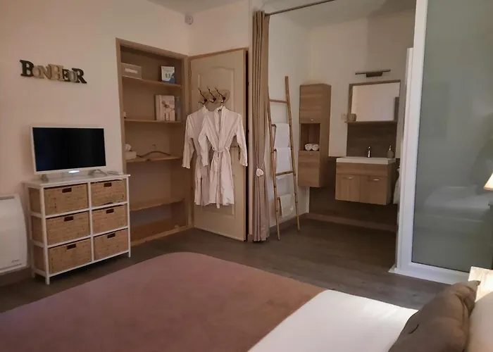 15min De La Cite De Carcassonne Dans Petit Village, Au Calme, Petit-dejeuner Et Jacuzzi En Supplement 3* Malves-en-Minervois