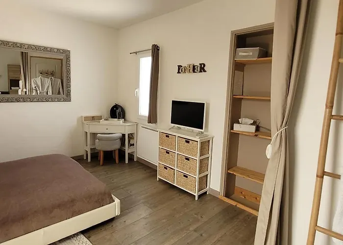 15min De La Cite De Carcassonne Dans Petit Village, Au Calme, Petit-dejeuner Et Jacuzzi En Supplement Malves-en-Minervois